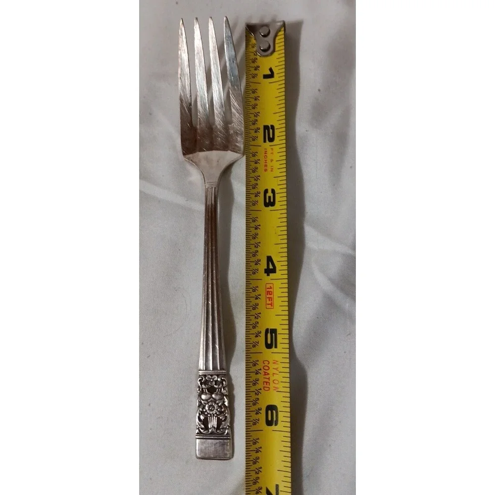 Vintage Oneida Community Salad Forks‎ 4 Silver Plate Coronation READ